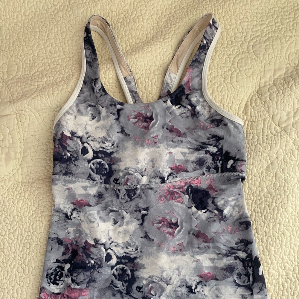 Lululemon tank top